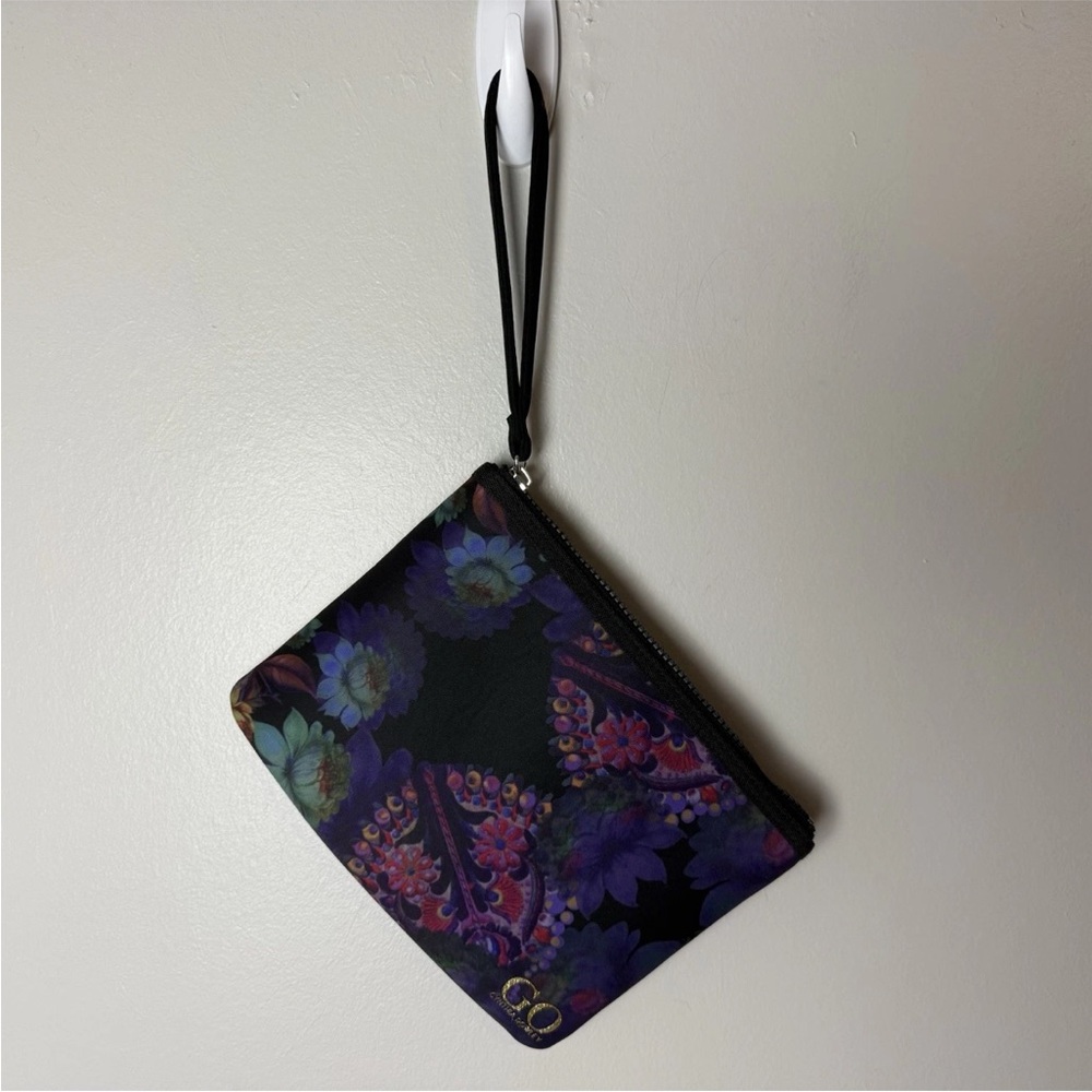 Cynthia Rowley GO Clutch Pouch Wristlet Black Floral Neoprene Zip Close 7 x 9 - Picture 4 of 7